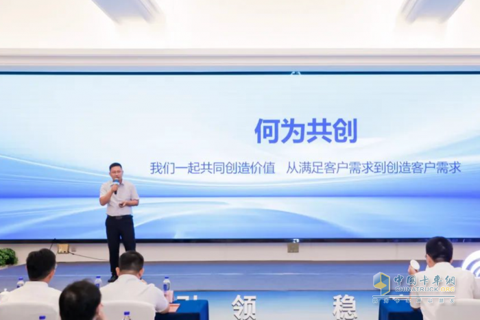 現(xiàn)場簽約超百臺(tái)！宇通重卡全系新品亮相南京