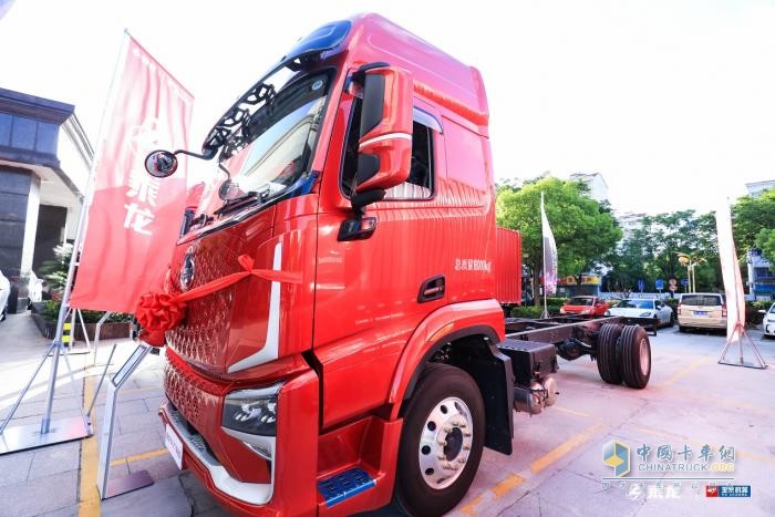 助力快遞物流降本增效，乘龍新品耀目登陸華東