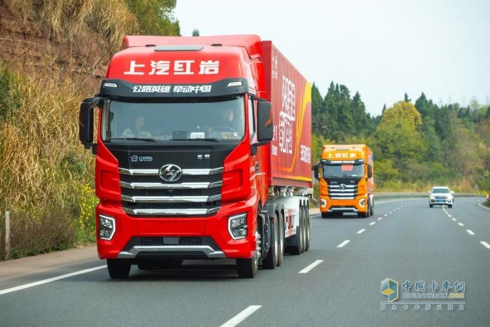 高效賦能雙喜臨門(mén)，上汽紅巖憑借硬核品質(zhì)榮獲第三屆運(yùn)輸榜樣車(chē)型