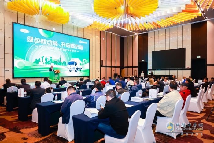 慶鈴與瀧通強強聯(lián)合尋求新突破！首批新能源車交車儀式順利舉行  