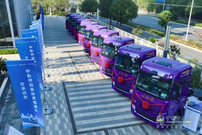 服務(wù)中通快運(yùn)雙十一運(yùn)營 智加科技聯(lián)合江淮汽車完成智能重卡首批交付
