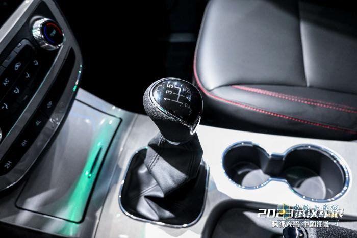 預(yù)售價(jià)8.38萬(wàn)元起！底盤專家，熱銷全球，江淮T6冠軍版榮耀登場(chǎng)