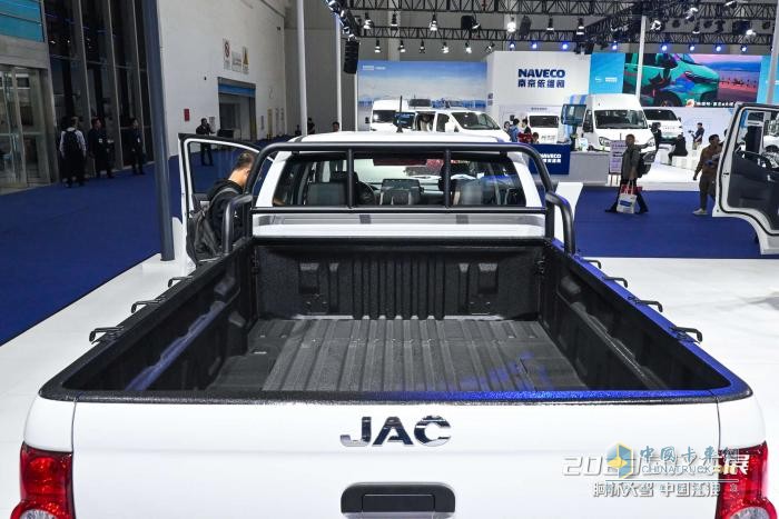 預(yù)售價(jià)8.38萬(wàn)元起！底盤專家，熱銷全球，江淮T6冠軍版榮耀登場(chǎng)