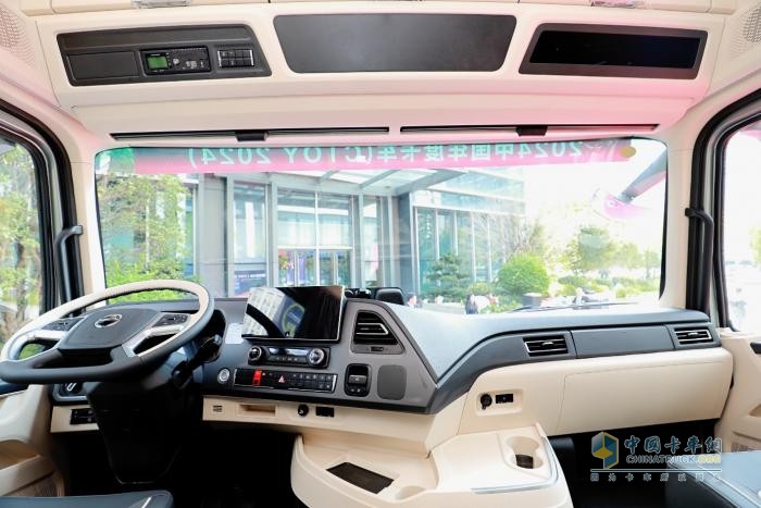 北京重卡榮膺“2024中國(guó)年度卡車(CTOY 2024)”