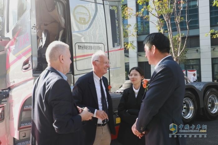 北京重卡榮膺“2024中國(guó)年度卡車(CTOY 2024)”