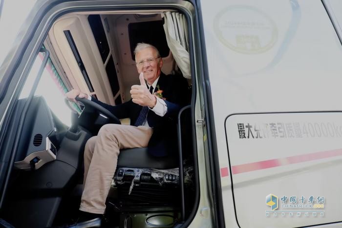 北京重卡榮膺“2024中國(guó)年度卡車(CTOY 2024)”