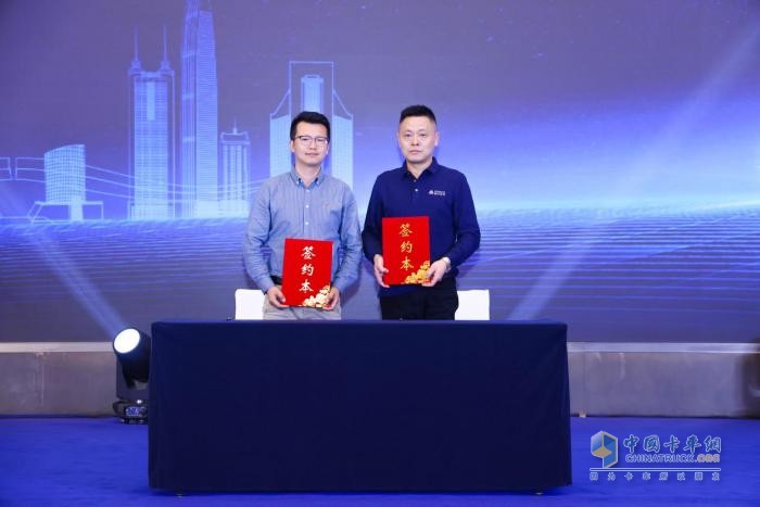 發(fā)力大灣區(qū)，HOWO統(tǒng)帥8AT超級轎卡·閃電俠臻享會深圳舉辦