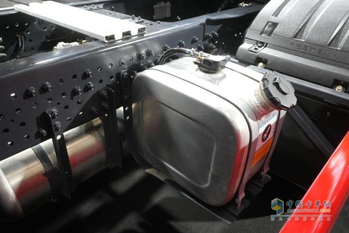 上汽紅巖高效燃?xì)庵乜s獲2023年度第一推薦天然氣重卡