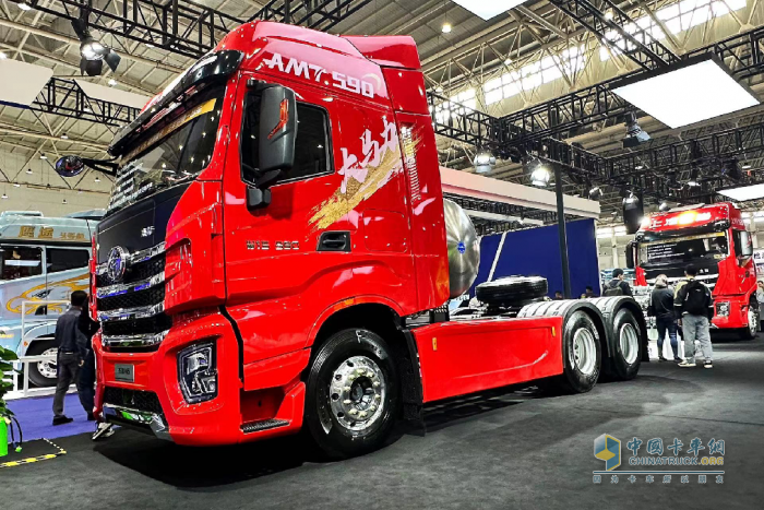 上汽紅巖高效燃?xì)庵乜s獲2023年度第一推薦天然氣重卡