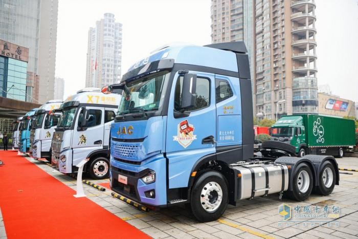 聚焦客戶價值 守成與創(chuàng)新并舉！2024江淮重卡商務大會合肥舉行