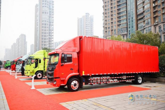 聚焦客戶價值 守成與創(chuàng)新并舉！2024江淮重卡商務大會合肥舉行