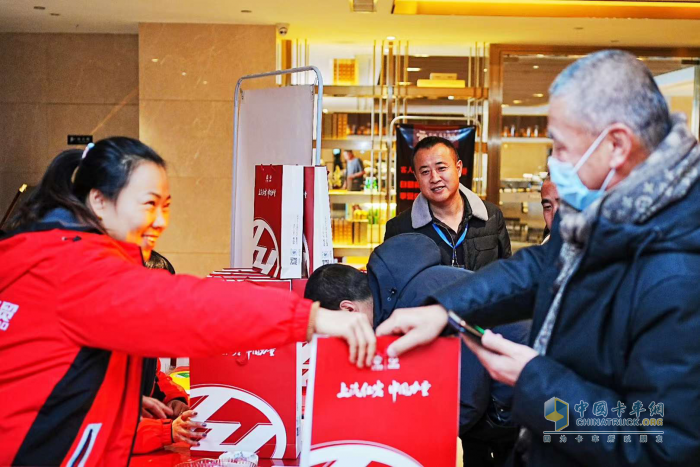 上汽紅巖大馬力燃?xì)庵乜ㄖΥ笸鉀Q煤炭運輸難題