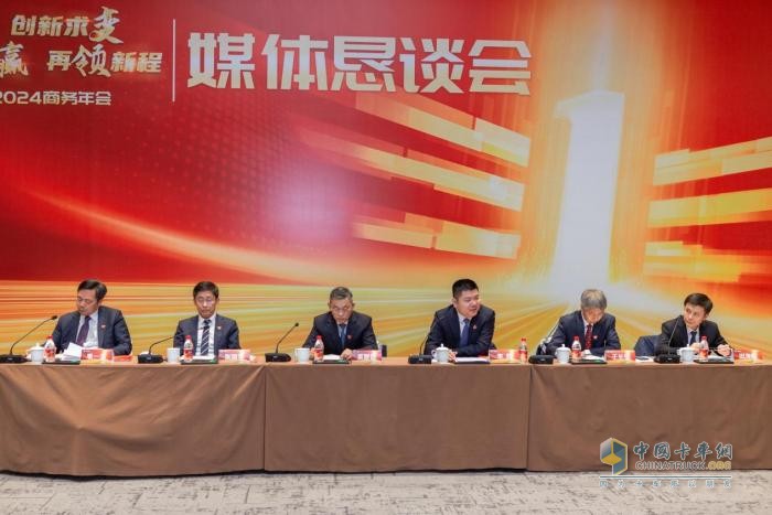 洞察機(jī)遇風(fēng)險(xiǎn)，完善產(chǎn)品布局！-李勝詳述2024解放產(chǎn)品組合