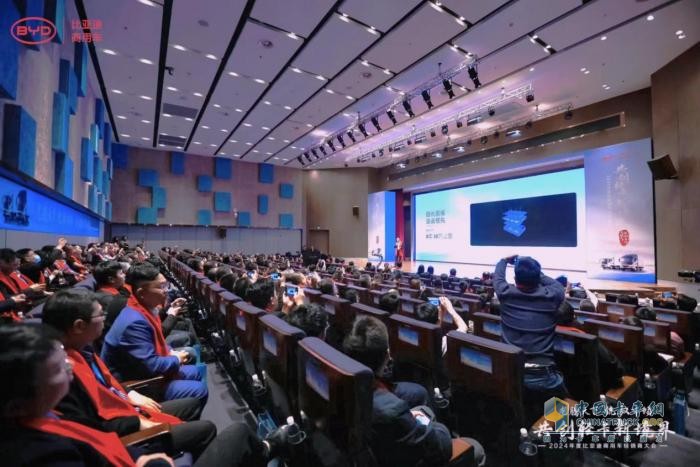 油電同價，顛覆燃油 比亞迪輕卡T5系列售價13.98萬元起