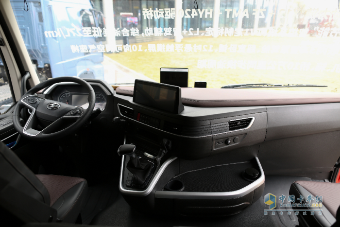 開工季煤炭砂石料運輸大熱 上汽紅巖大馬力燃?xì)庵乜ㄓ脩粜刨囀走x