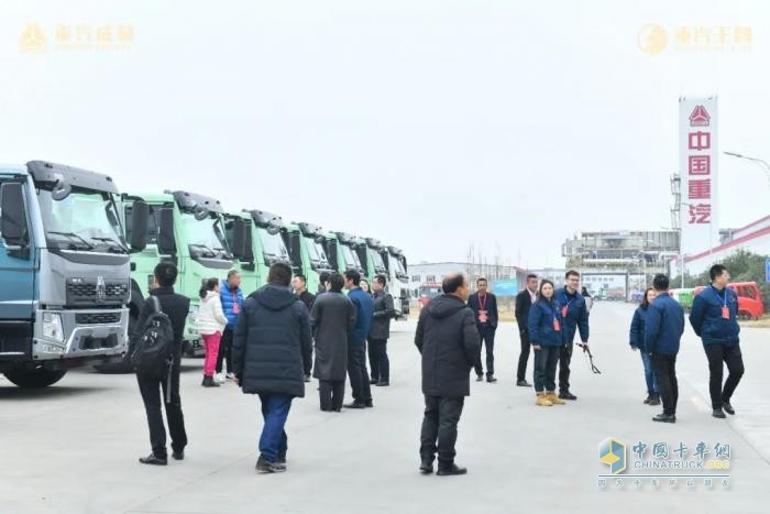 新能源業(yè)務(wù)大幅增長！中國重汽成都商用車2024年合作伙伴大會收官