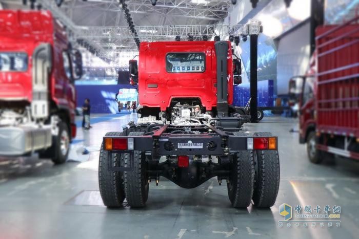 聚焦兩會鄉(xiāng)村振興，乘龍L3 4X2自卸為鄉(xiāng)村建設(shè)注入新活力