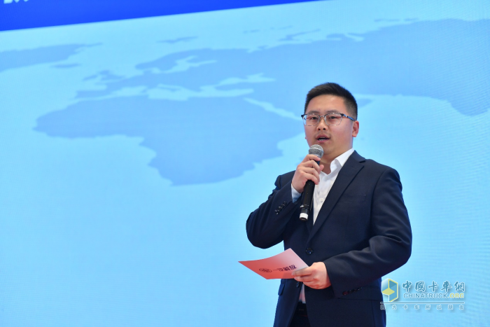 “攜硬核動力 造綠通航母”-解放J6L攜300馬力發(fā)動機重裝上市