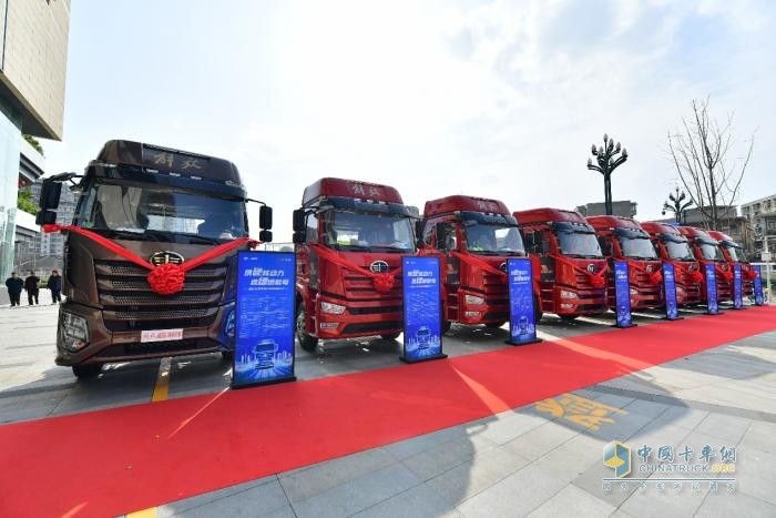 “攜硬核動力 造綠通航母”-解放J6L攜300馬力發(fā)動機重裝上市