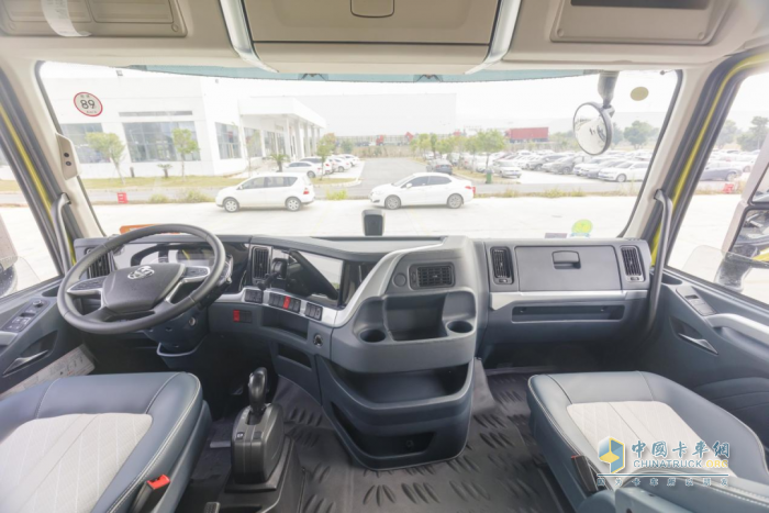 大馬力與節(jié)氣完美融合，乘龍H7 580LNG成為長(zhǎng)途運(yùn)輸首選