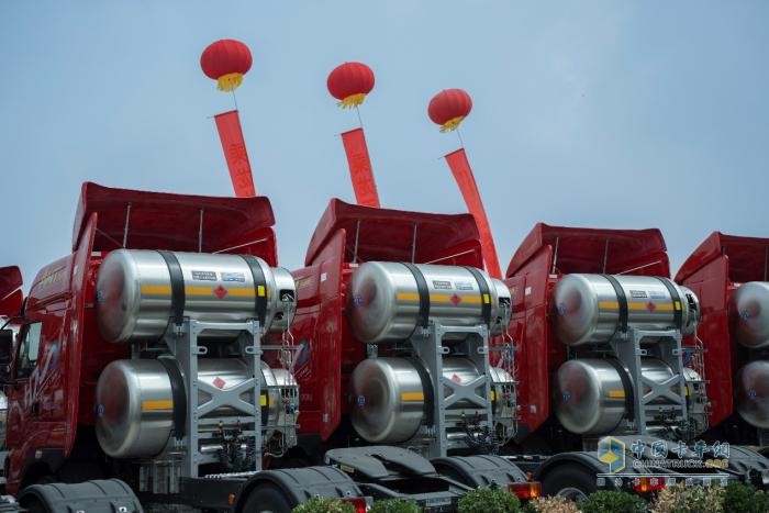 618之前批量交付260臺，誰家快遞車這么受歡迎？