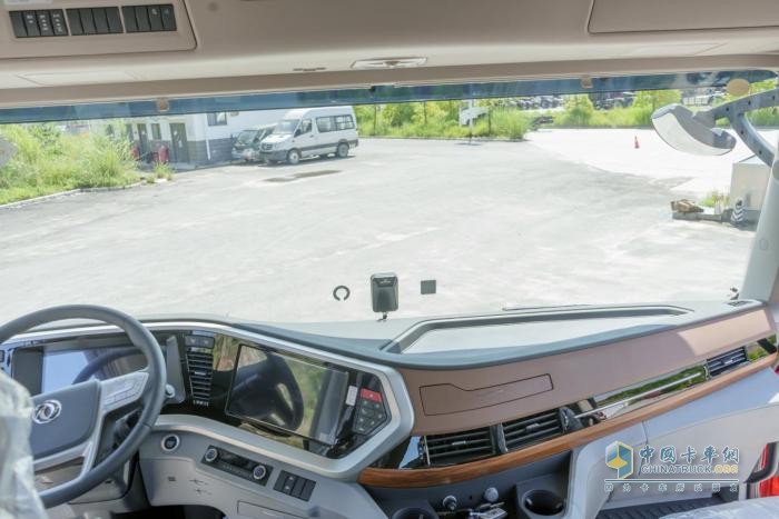 大馬力燃?xì)庵乜üコ锹缘? 東風(fēng)天龍KX王者贏面很大！