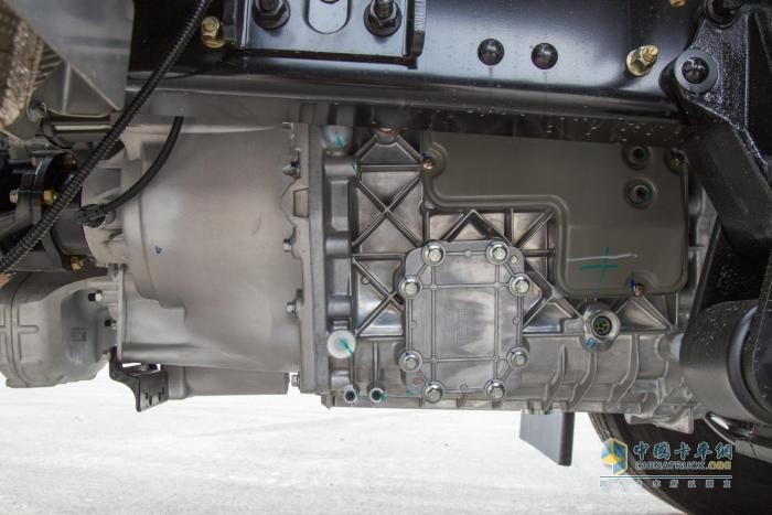 大馬力燃?xì)庵乜üコ锹缘? 東風(fēng)天龍KX王者贏面很大！