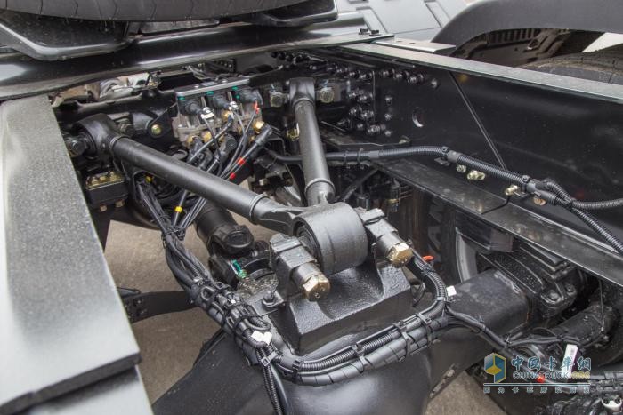 大馬力燃?xì)庵乜üコ锹缘? 東風(fēng)天龍KX王者贏面很大！