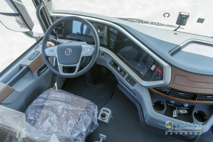 大馬力燃?xì)庵乜üコ锹缘? 東風(fēng)天龍KX王者贏面很大！