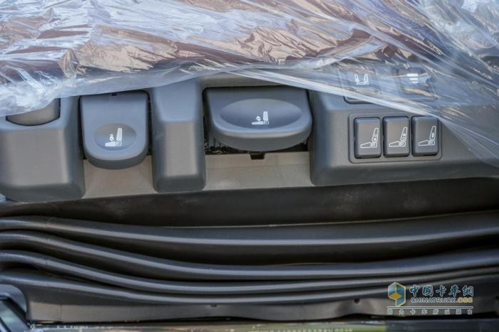 大馬力燃?xì)庵乜üコ锹缘? 東風(fēng)天龍KX王者贏面很大！