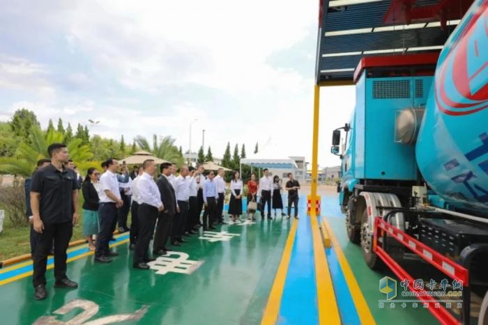 頻頻點贊！老撾副總理吉喬·凱坎皮吞一行參觀三一電動化設備