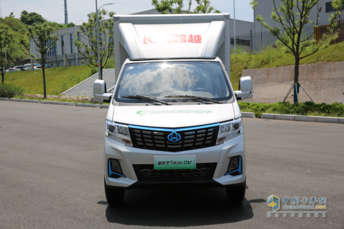 9方純電高端大微卡，新豹T3PLUS EV開啟新能源城配物流新紀(jì)元！