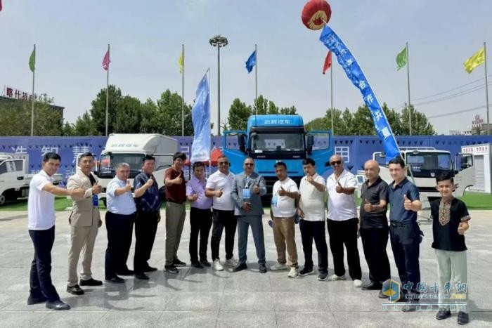 綠動(dòng)喀什，智領(lǐng)未來！遠(yuǎn)程以醇?xì)潆妱?dòng)產(chǎn)品驅(qū)動(dòng)綠色物流發(fā)展