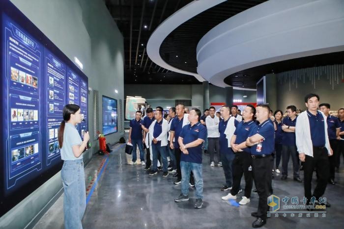 以客戶為中心，東風(fēng)龍擎全新一代智能AMT客戶體驗(yàn)日?qǐng)A滿成功