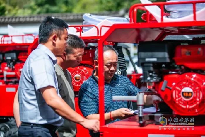 五菱批量全地形越野消防車(chē)入滇，共筑安全防火墻