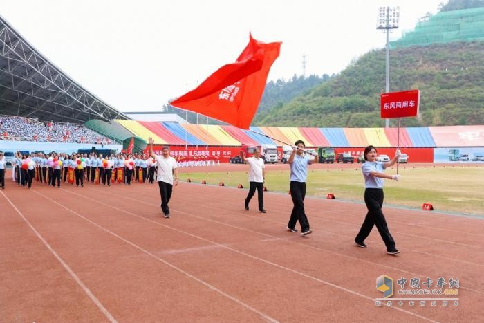 55載自強(qiáng)不息，東風(fēng)商用車初心不忘，向新而行