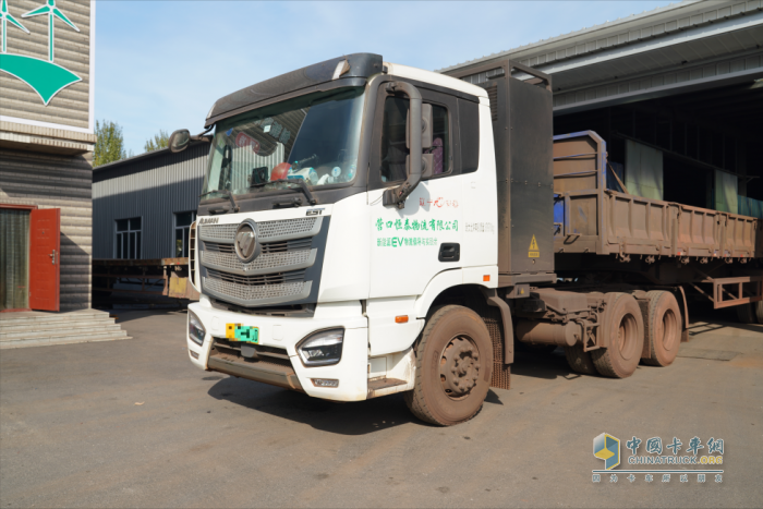 1臺(tái)1年能省20萬！百臺(tái)歐曼智藍(lán)戰(zhàn)車助尹經(jīng)理港口運(yùn)輸大贏特贏