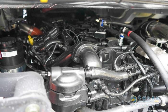 快遞旺季來襲:揭秘乘龍H5 LNG大單橋的高效運(yùn)輸秘訣