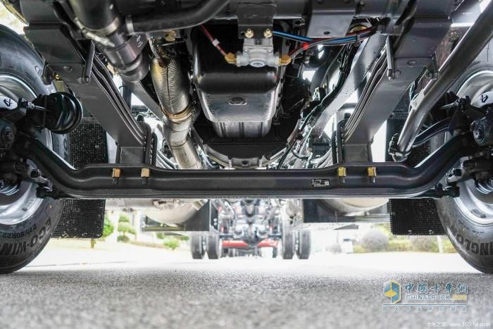 快遞旺季來襲:揭秘乘龍H5 LNG大單橋的高效運(yùn)輸秘訣