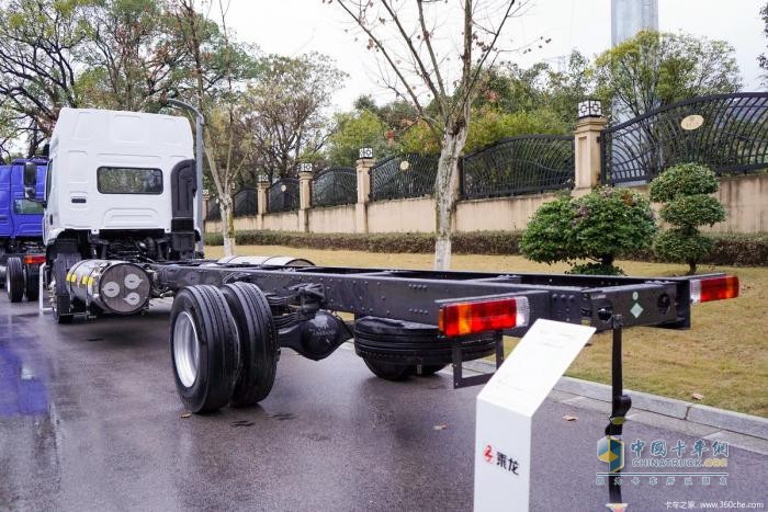 快遞旺季來襲:揭秘乘龍H5 LNG大單橋的高效運(yùn)輸秘訣