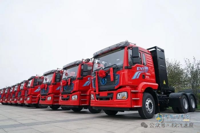 陜汽-卡爾動(dòng)力-眸迪科技簽署戰(zhàn)略合作協(xié)議 交付智能新品