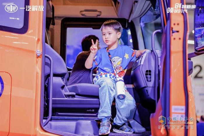 解放J7顏值擔(dān)當(dāng)，飛黃騰達(dá)一路領(lǐng)航！