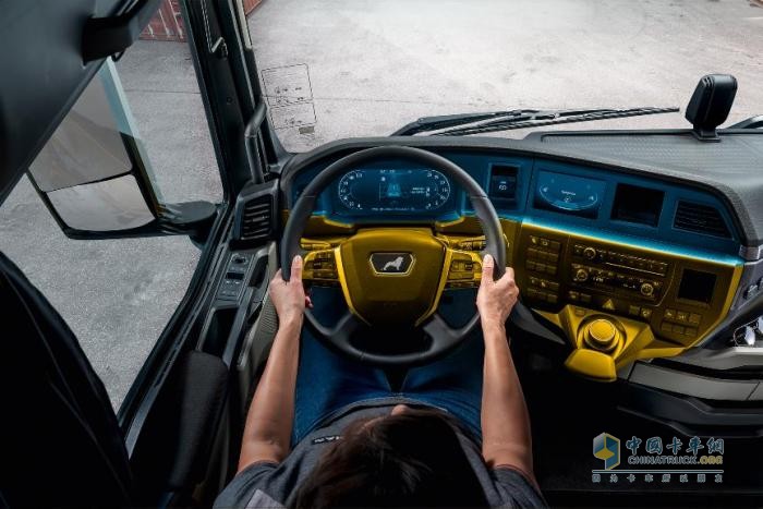 安全配置全新升級 曼恩入圍第十屆發(fā)現(xiàn)信賴危化品安全運輸車獎