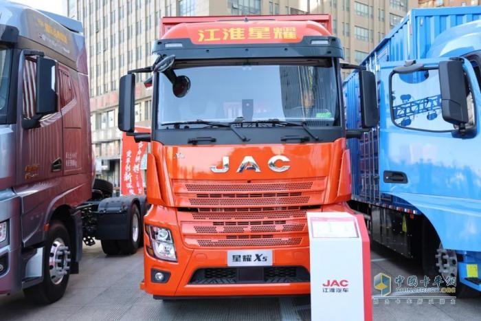 星耀X5大單橋載貨車(chē)，掌管大方量、強(qiáng)動(dòng)力、高顏值的神！