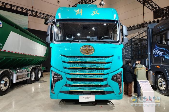 2024年重卡：行業(yè)銷90萬輛降1%，重汽\解放\陜汽居TOP3；內(nèi)銷60.24萬輛降2%；解放\東風\重汽居前三