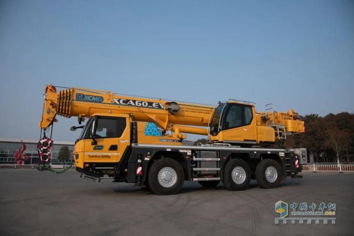 “紅”運當(dāng)頭！徐工起重機啟航海外，高端市場再攀高峰！