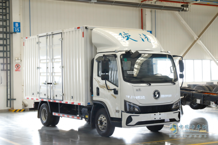 一身名牌+高強(qiáng)度發(fā)動機(jī) 陜汽德龍G200助力卡友“逆天改命”