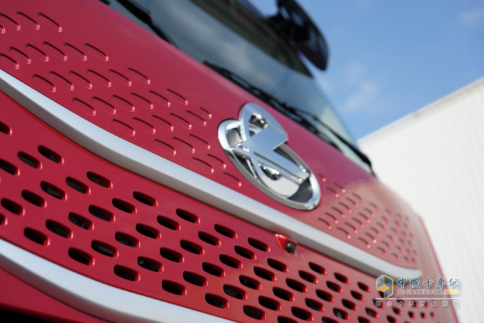 乘龍H7 Pro 9米6大單橋：人稱(chēng)“全能六邊形戰(zhàn)士”！