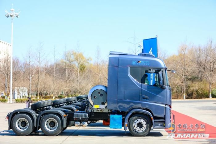 歐曼銀河 7 系列 630 大馬力燃?xì)廛嚕壕M(jìn)干線物流時(shí)效與成本雙效能