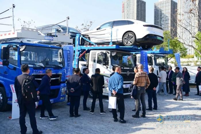 東風(fēng)商用車：兩場簽約！喜獲700+400大單